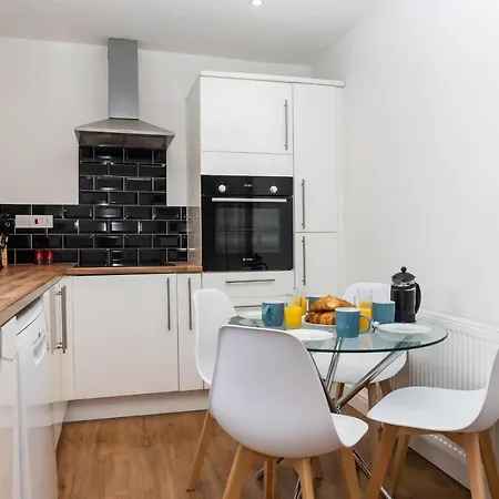Relaxation By Olauda Sa - 3 Bed House With Free Parking Holiday home