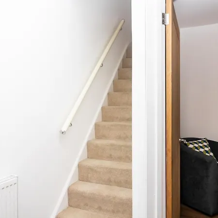 Relaxation By Olauda Sa - 3 Bed House With Free Parking ブリストル