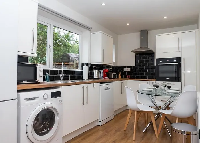 Holiday home Relaxation By Olauda Sa - 3 Bed House With Free Parking Bristol