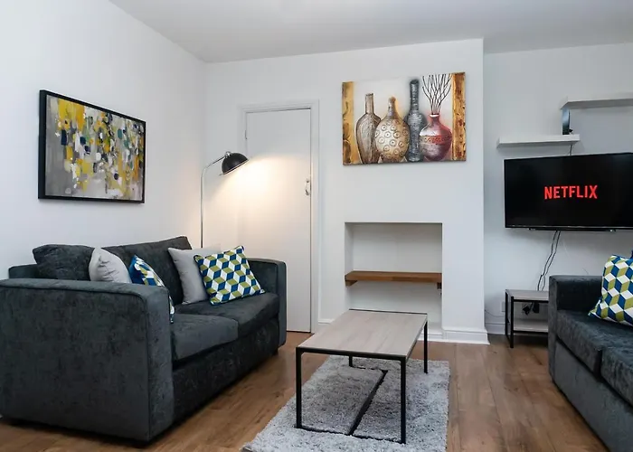 Relaxation By Olauda Sa - 3 Bed House With Free Parking Holiday home Bristol